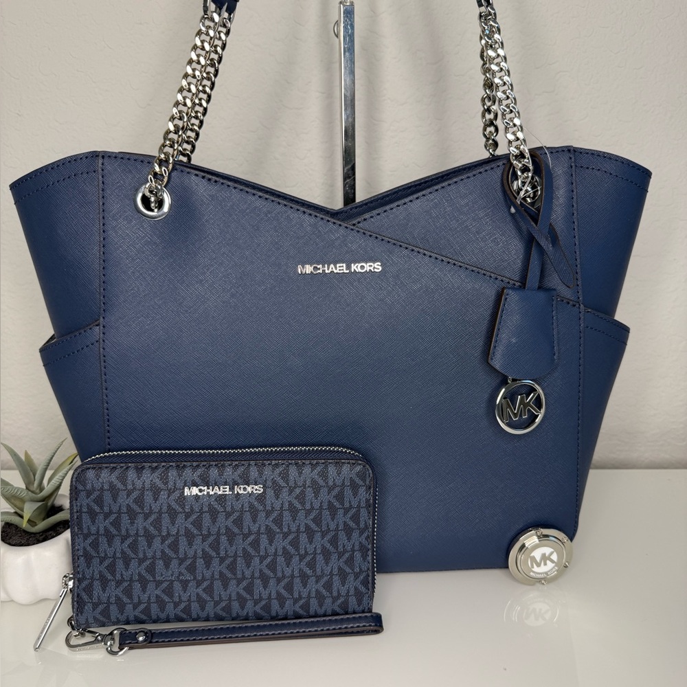 3pcs MICHAEL KORS Jet Set Travel Tote, Signature Wristlet / Wallet & Purse Hook - Picture 2 of 14